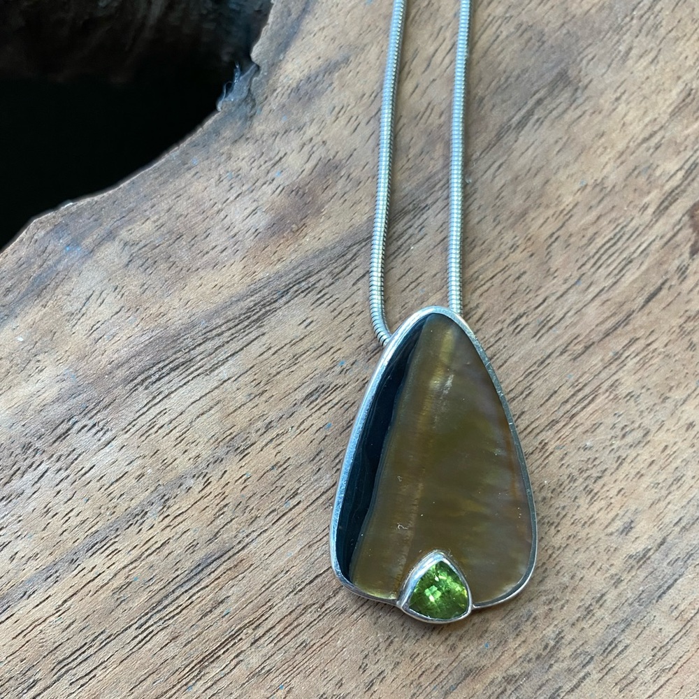 Beautiful pendant by Marta Howell of Hawaii